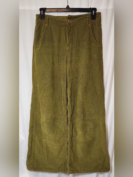 We The Free Pants - We The Free The Harlow Mid Rise Wide Leg Corduroy Pants in Olive Size 28